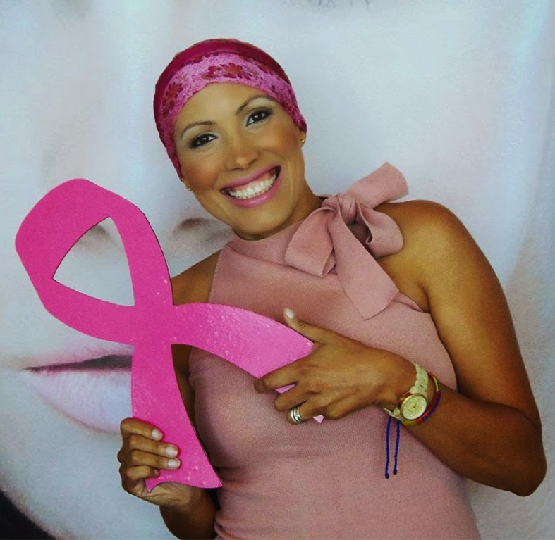 Patrícia Figueiredo com laço rosa